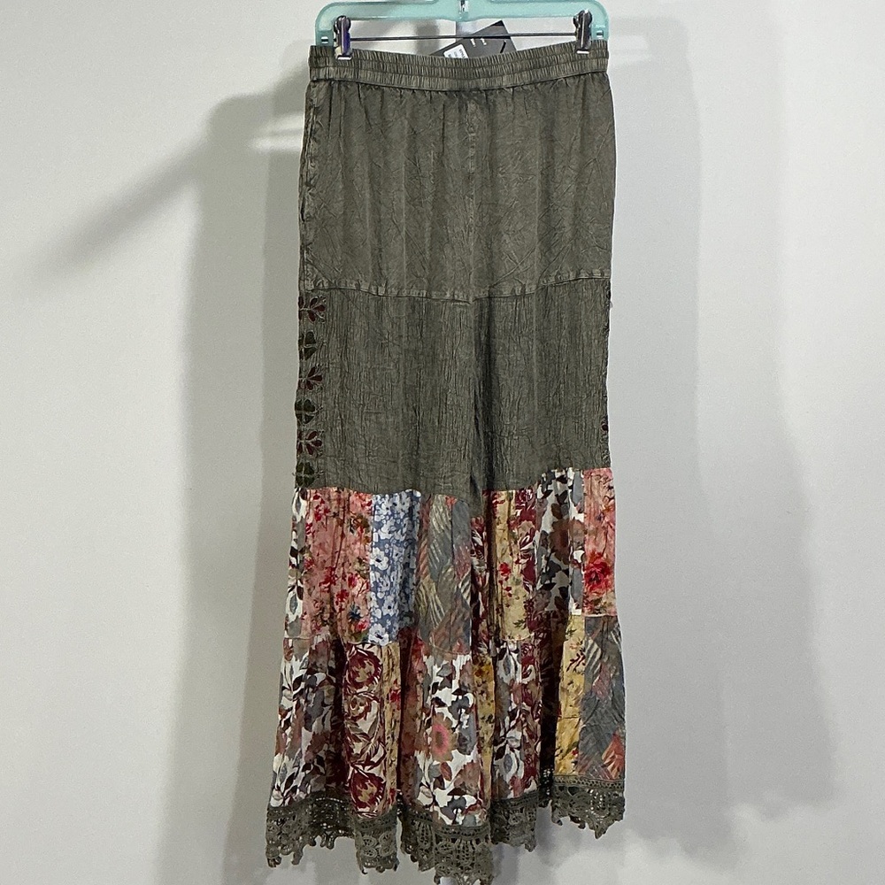 Bohemian Floral Wide-Leg Pants - Picture 6 of 6